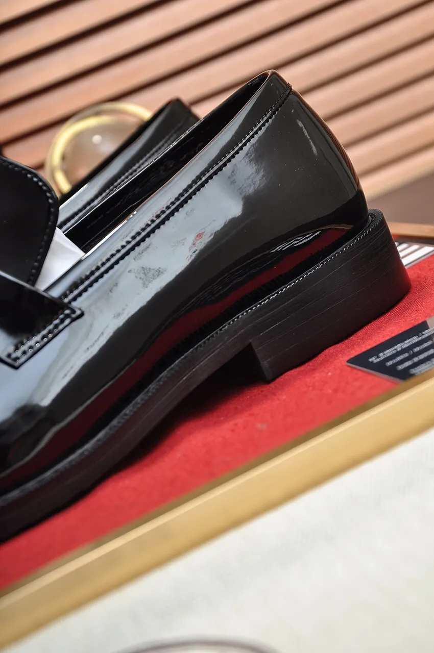 Men's shoes💰480💶[HERMES] (sheepskin lining)🍀Italian top luxury🍀He does not pursue novel styles and gorgeous colors, but attracts the favor of successful men with his flawless, elegant and classic style! This very, very comfortable, simple and stable style makes it easy to match any style! The pattern is absolutely 1:1 refined from the original case, and we strive for excellence in materials, imported cowhide + cowhide lining💪💪💪extraordinary texture👍! .Black brown code number: 38 to 45 (45 customized)